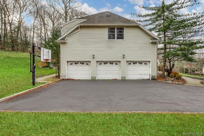 Building Photo - 22 Golden Rd