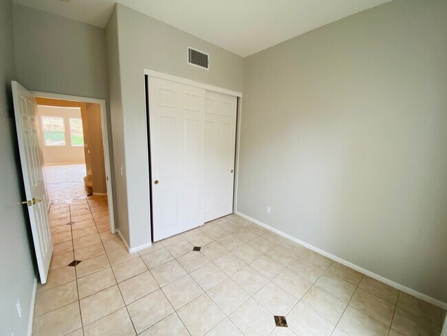 Building Photo - Spacious Encinitas home with open layout, upgraded kitchen, and private backyard