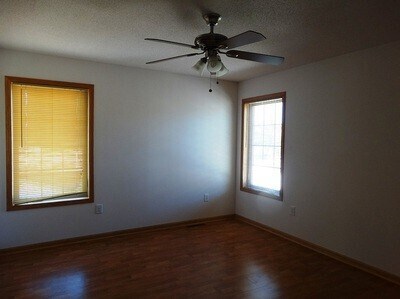 Building Photo - Lots of Rooms