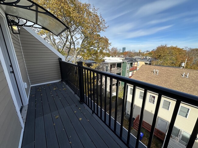 Building Photo - 33 Copeland St