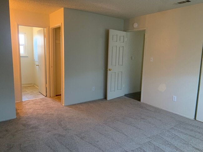 Building Photo - Rent Reduced-Won’t Last Long!!!