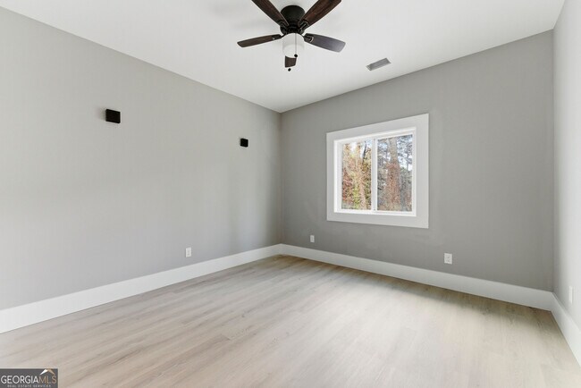 Building Photo - 1409 Northwest Dr NW