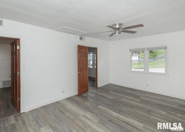Building Photo - 609 23rd St