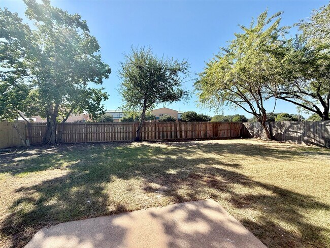 Building Photo - 5359 Friar Tuck Dr