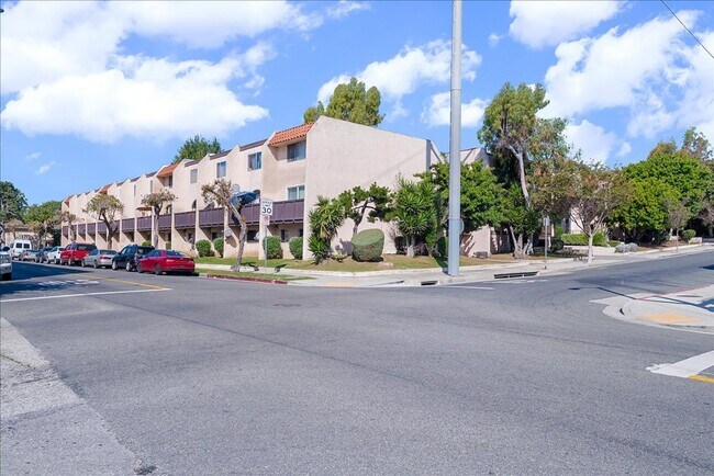 Building Photo - 719 N Eucalyptus Ave