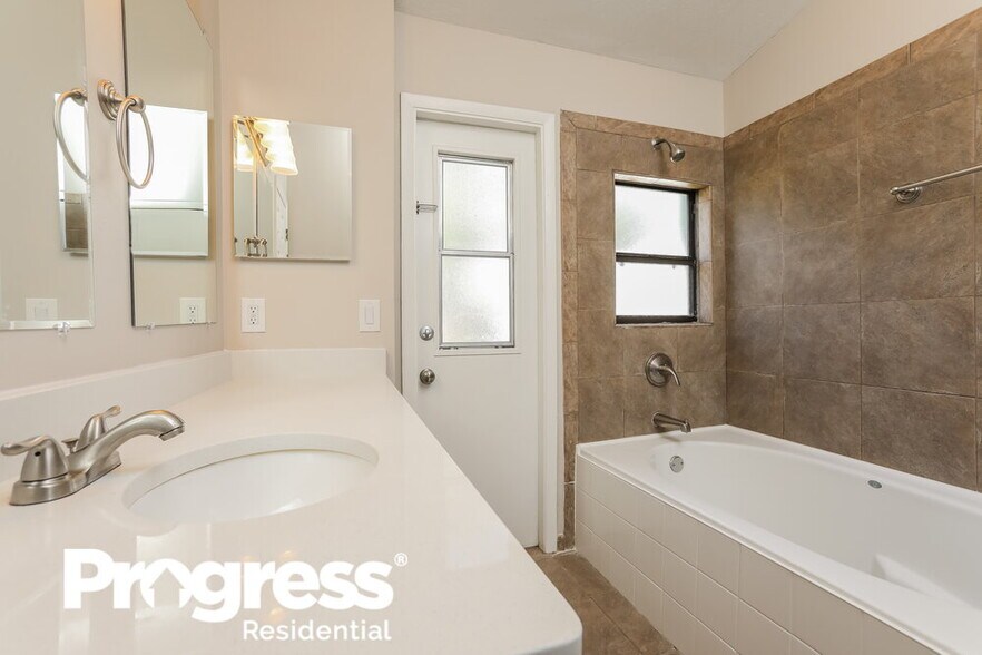 Building Photo - 1614 Bobolink Ln