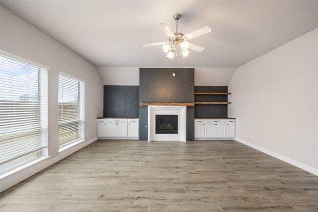 Building Photo - 1524 N Blue Bonnet Ln