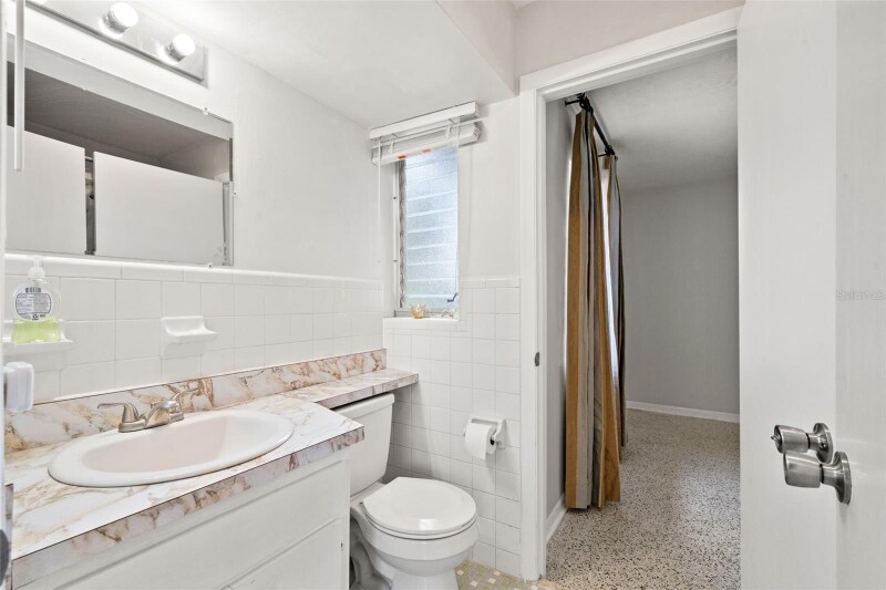 Building Photo - 6422 Fairlawn St