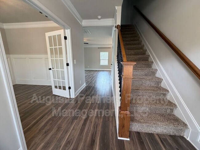 Building Photo - 1008 Swan Ct