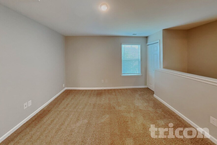 Building Photo - 215 Kirkside Dr