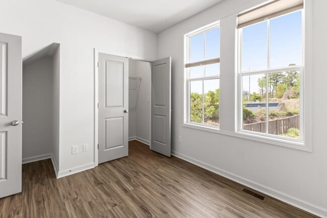 Building Photo - 916 Brees Ct