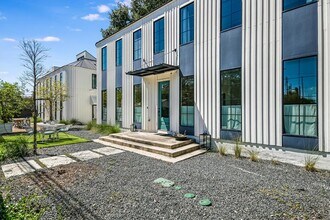 Building Photo - 1304 Navasota St