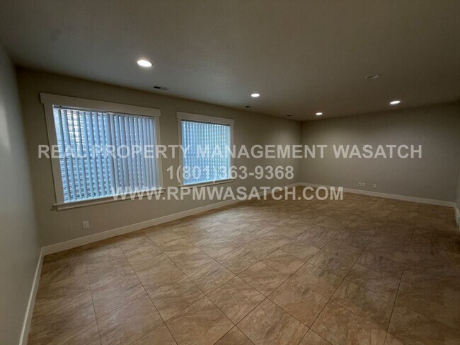 Building Photo - 651 E Nikita Cv