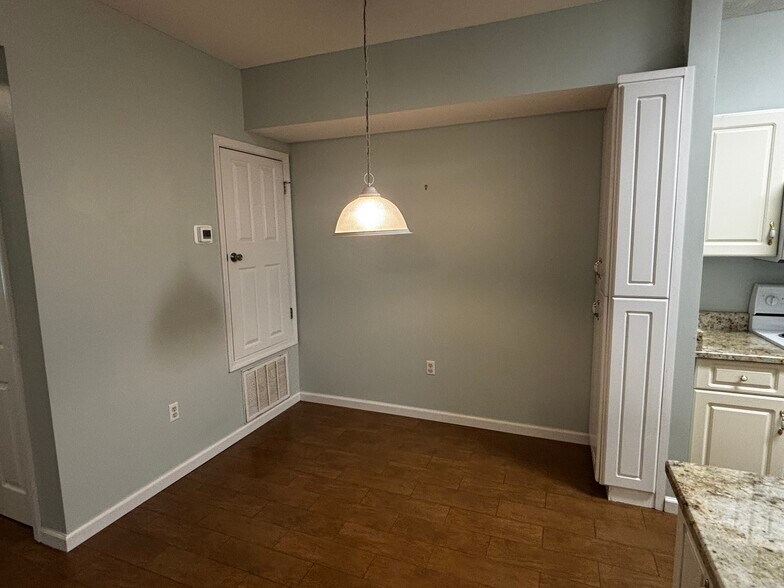 Dining area - 1501 Partin Dr N