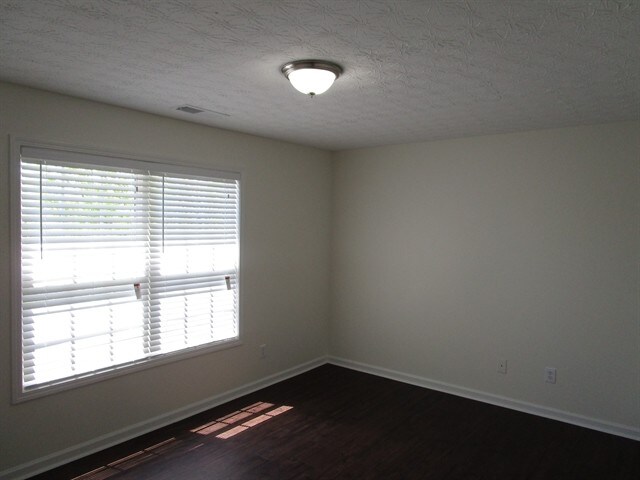 Building Photo - 2433 Green Hollow Ct