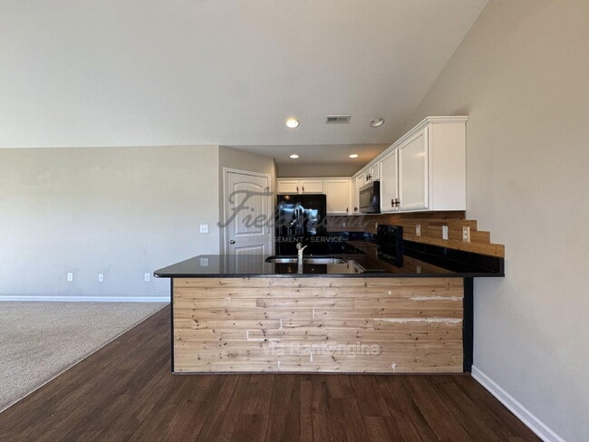 Building Photo - 116 Veranda Cir