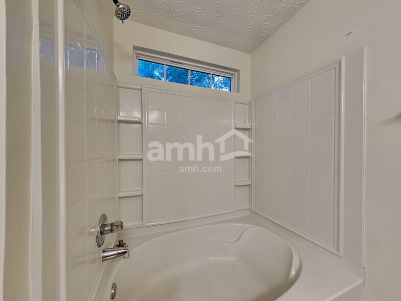 Building Photo - 159 Holly Mill Village Dr