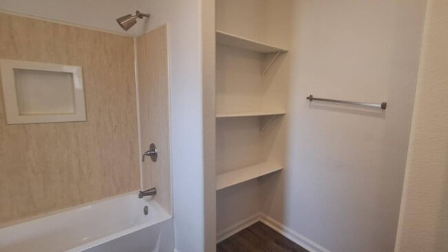 Building Photo - 543 N Lamb Blvd