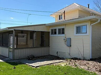 Building Photo - This two bedroom, renovated home is located in Cranberry Bay