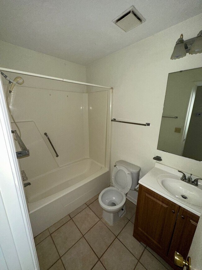 Building Photo - 3 bed, 2 bath house in Killearn- Arbor Hills, Available Now!