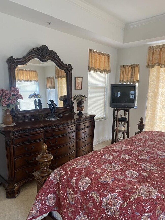 Building Photo - Esplanade