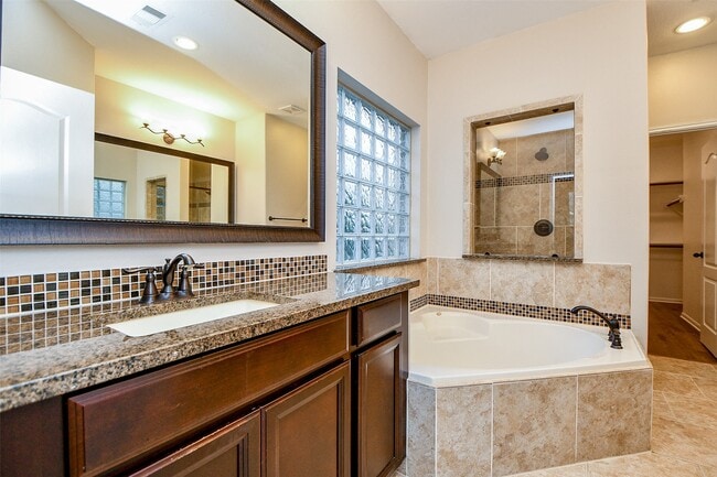 Building Photo - 26514 Forest Pine Ln