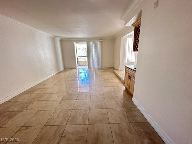 Building Photo - 270 E Flamingo Rd