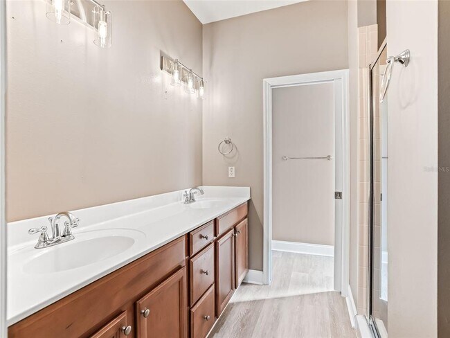 Building Photo - 3836 SW 33rd Terrace