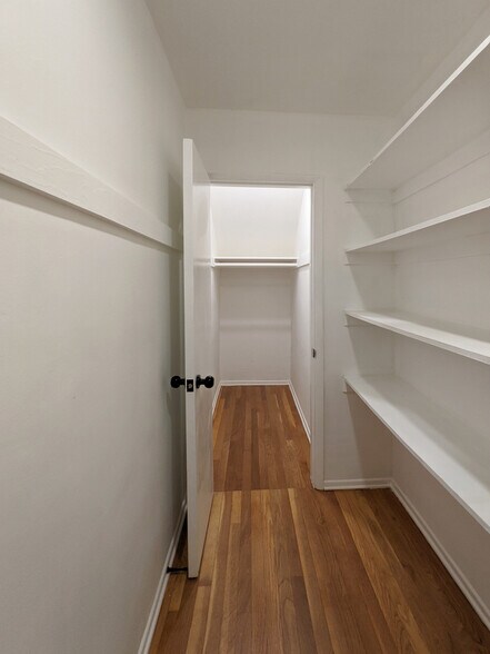 Building Photo - 458 S Oakhurst Dr