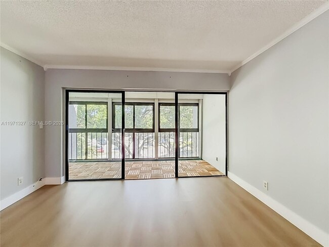 Building Photo - 210 Lakeview Dr