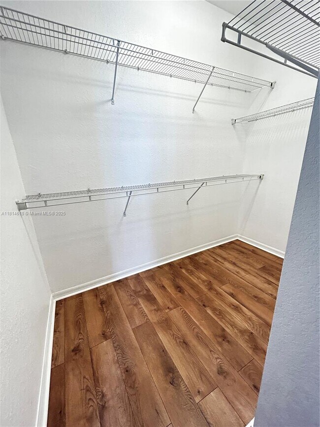 Building Photo - 9980 E Villa Cir