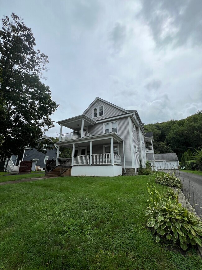 Primary Photo - 73 Lamb St