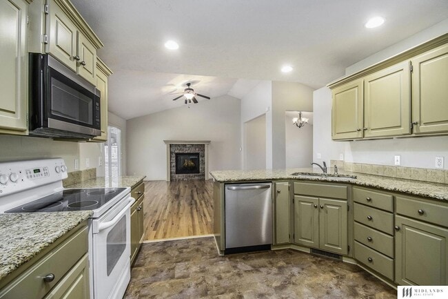 Building Photo - 2108 S 197th St