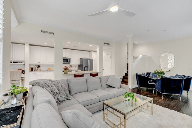Building Photo - Beautiful Baldwin Park Orlando Town Home