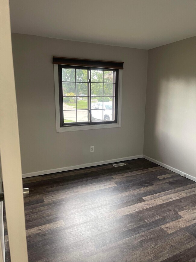 Building Photo - 43905 Rivergate Dr