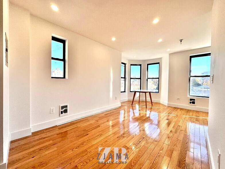 Primary Photo - 936 4th Ave