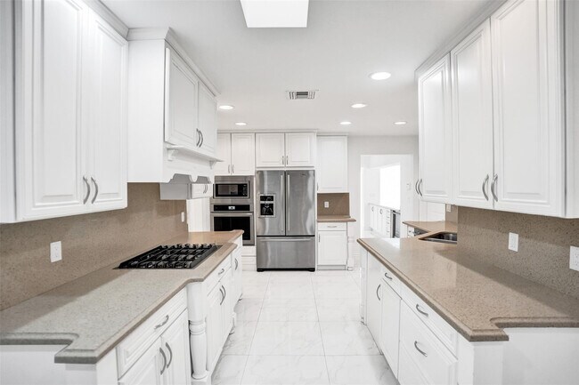 Building Photo - 26 Cayuga Rd