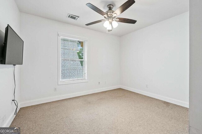 Building Photo - 1578 Lincoln Ave SE