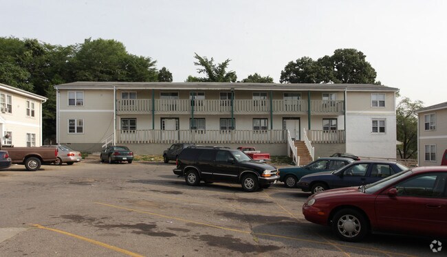 Dove Park Apartments - 2519 Clarkson Ave