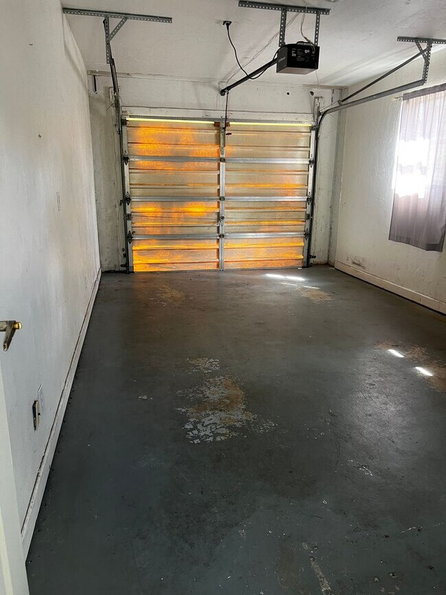 Building Photo - 2BR/2Bath Single Family 1 Car Garage South Venice Home!