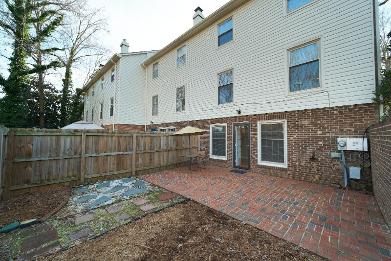 Building Photo - 3221 Regents Park Ln