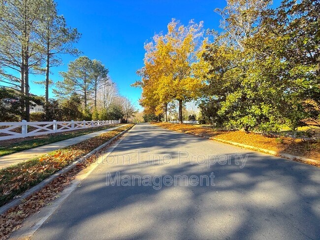 Building Photo - 12430 McAllister Park Dr