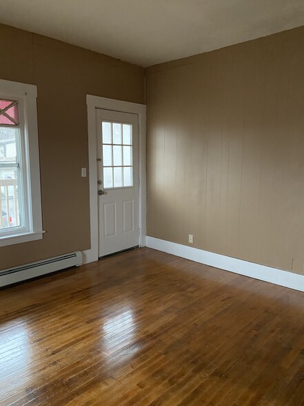 Building Photo - 581 Rockingham St