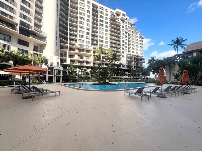 Building Photo - 540 Brickell Key Dr