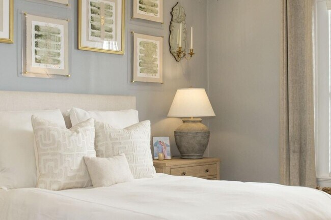 Building Photo - 801 Durant Pl NE