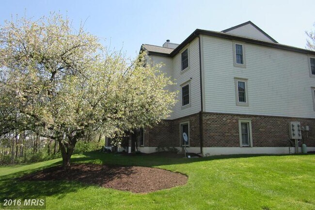 Building Photo - 815 Stratford Way