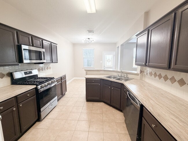 Building Photo - 4422 Park Trail Ln