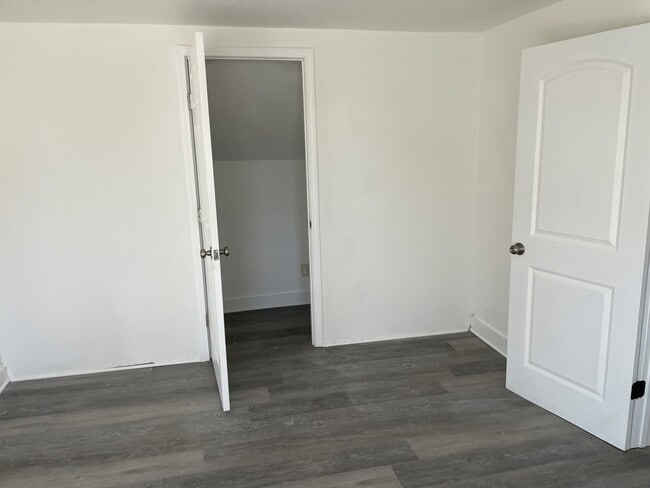 Building Photo - 909 N Olive St