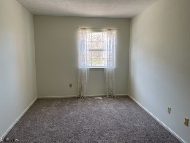 Building Photo - 6960 Carriage Hill Dr