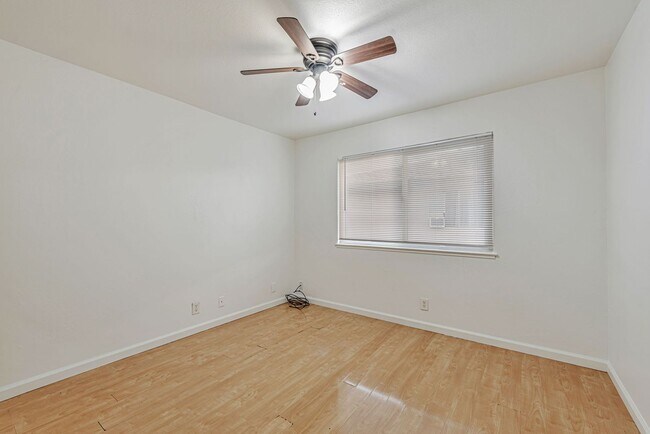 Building Photo - 2 Story Condo in Charry Plaza HOA
